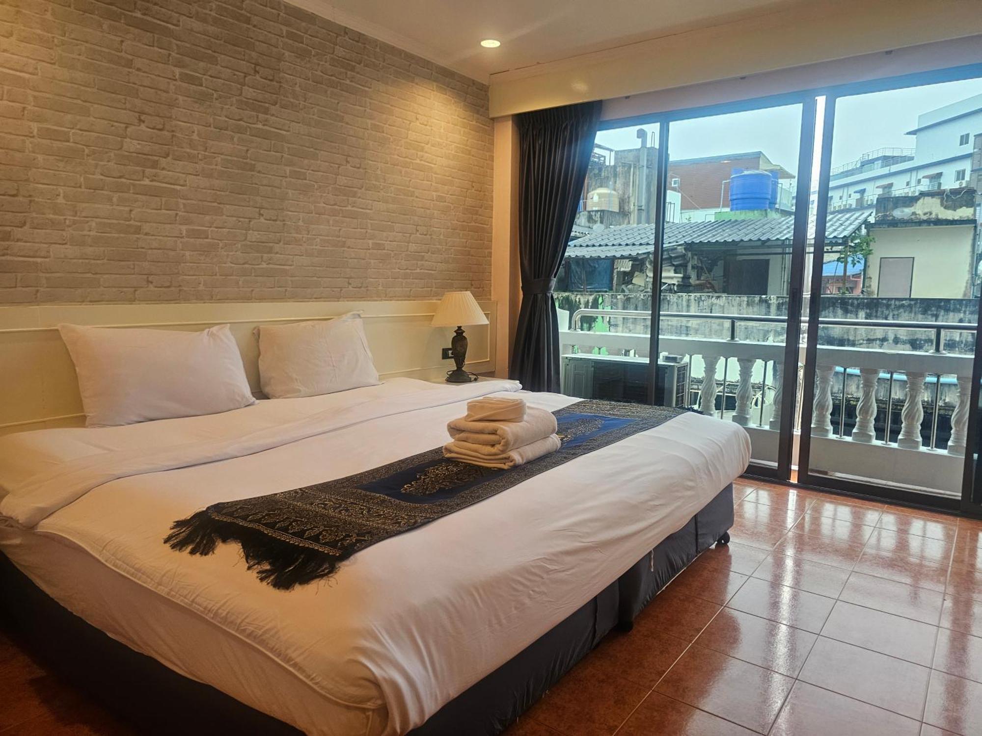Patong Central Residence & Apartment Exterior foto